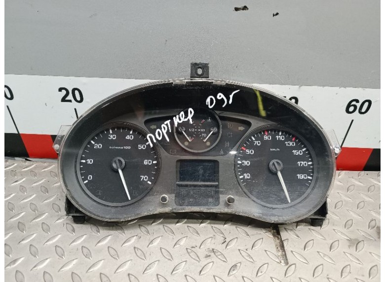 Щиток приборов (приборная панель) к Peugeot Partner