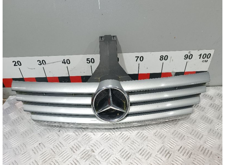 Решетка радиатора к Mercedes C W203, 2004г.