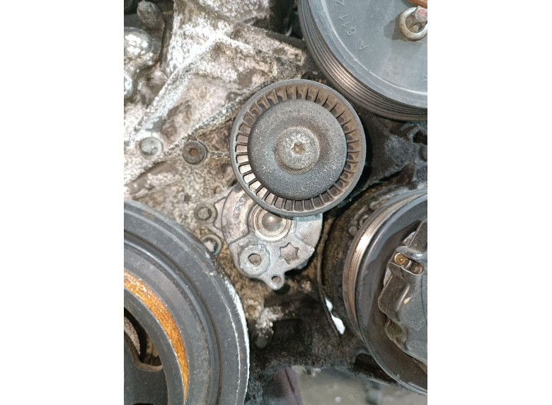 Натяжитель ремня генератора к Mercedes C W203, 2002г.