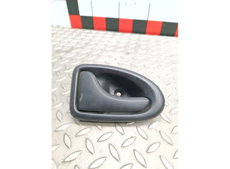 Ручка внутренняя передняя левая к Renault Mascott, 2003г.