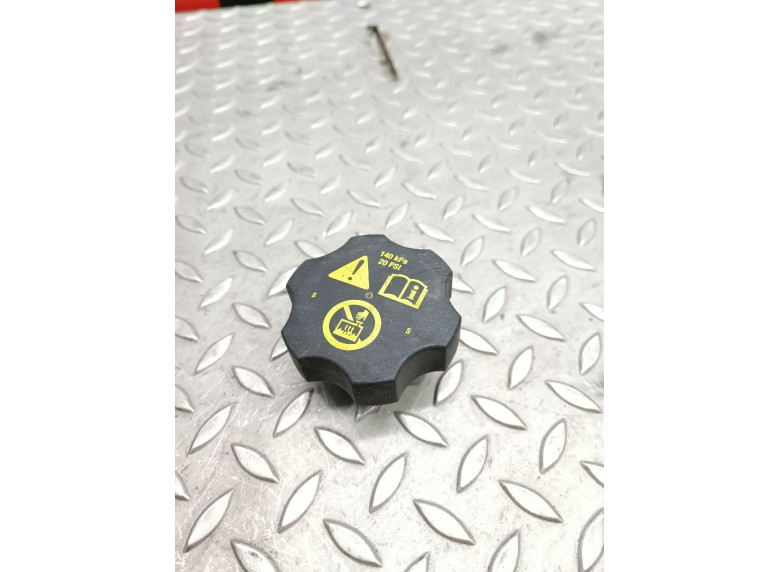 Пробка расширительного бачка к Opel Astra, 2011г.