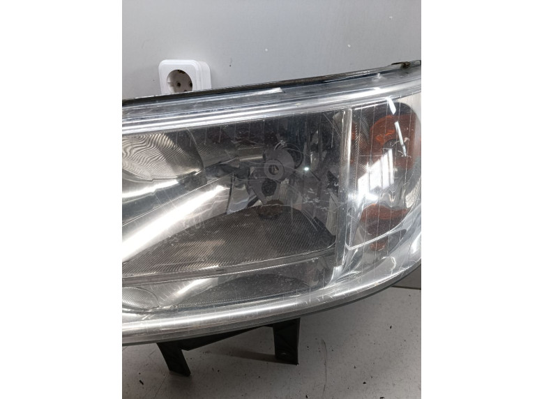 Фара левая к Volkswagen Transporter, 2004г.