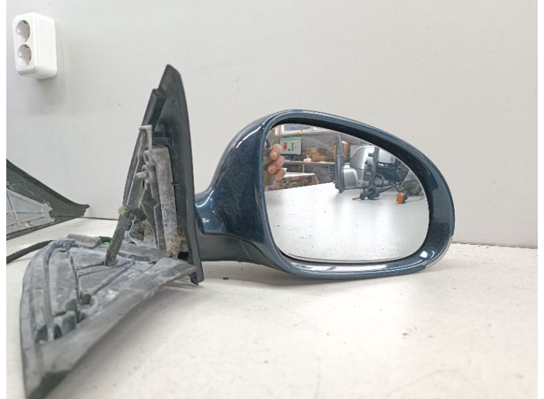 Зеркало наружное правое к Volkswagen Jetta, 2010г.