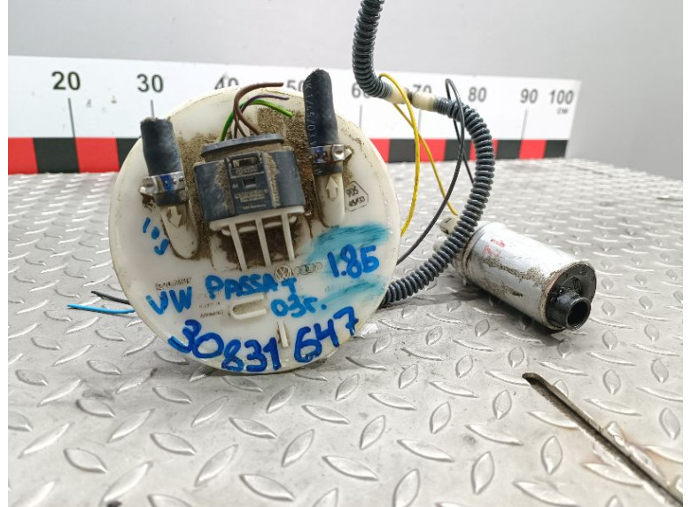 Насос топливный к Volkswagen Passat, 2000г.