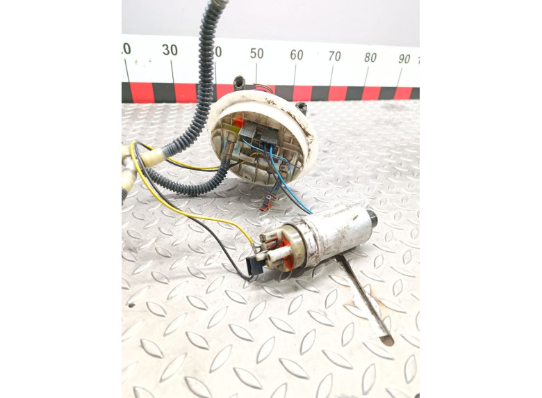 Насос топливный к Volkswagen Passat, 2000г.