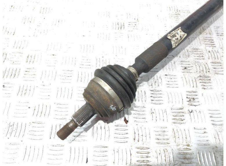 Полуось передняя правая (приводной вал, ШРУС) к Volkswagen Golf, 2000г.