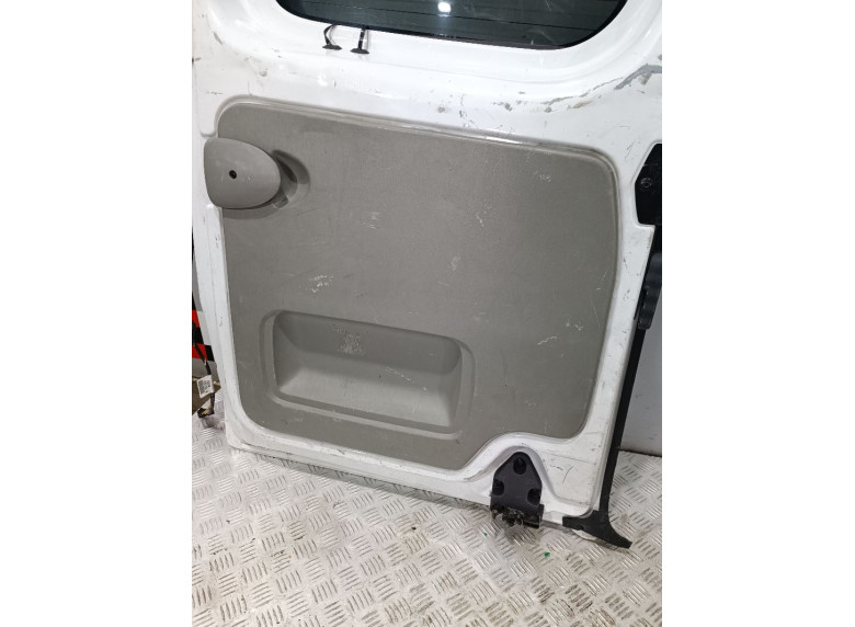 Обшивка двери задней правой (дверная карта) к Renault Trafic, 2004г.