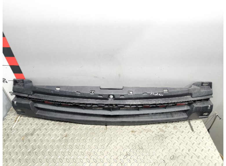 Кронштейн решетки радиатора к Renault Trafic, 2008г.