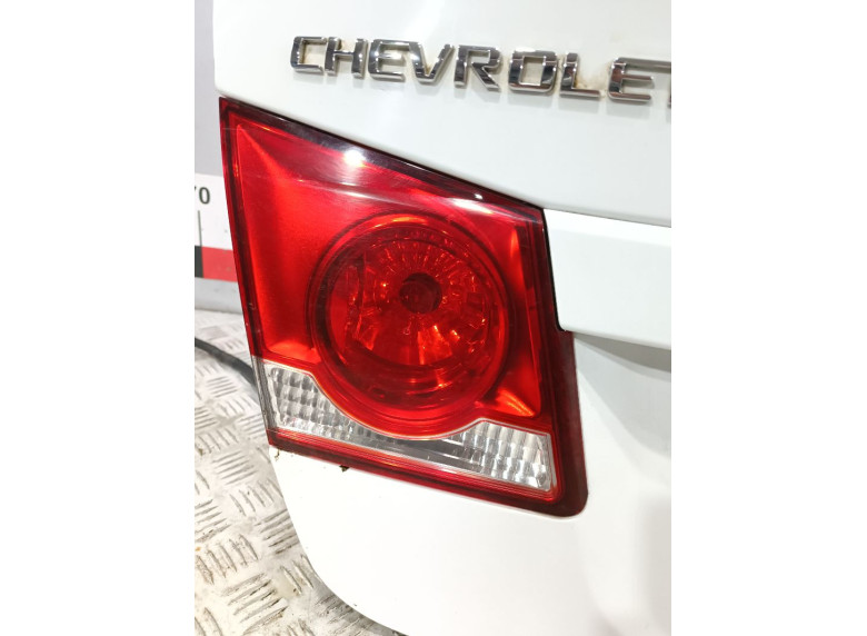 Фонарь крышки багажника левый к Chevrolet Cruze, 2010г.
