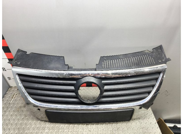 Решетка радиатора к Volkswagen Passat, 2007г.