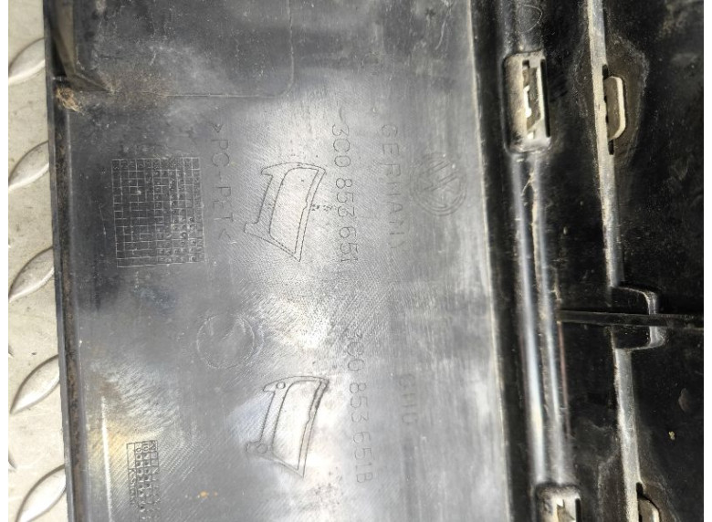 Решетка радиатора к Volkswagen Passat, 2007г.