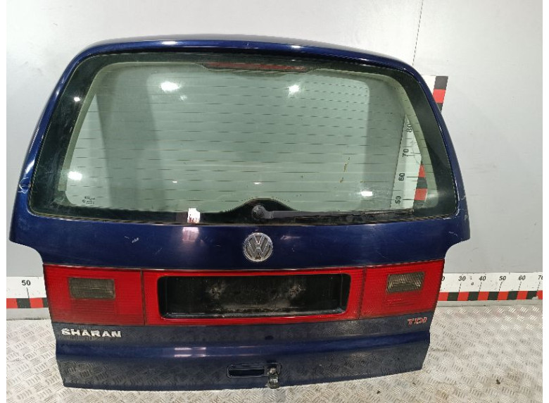 Фонарь крышки багажника правый к Volkswagen Sharan, 2003г.