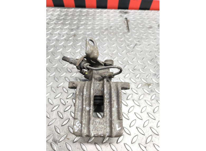 Суппорт задний правый к Volkswagen Golf, 2006г.