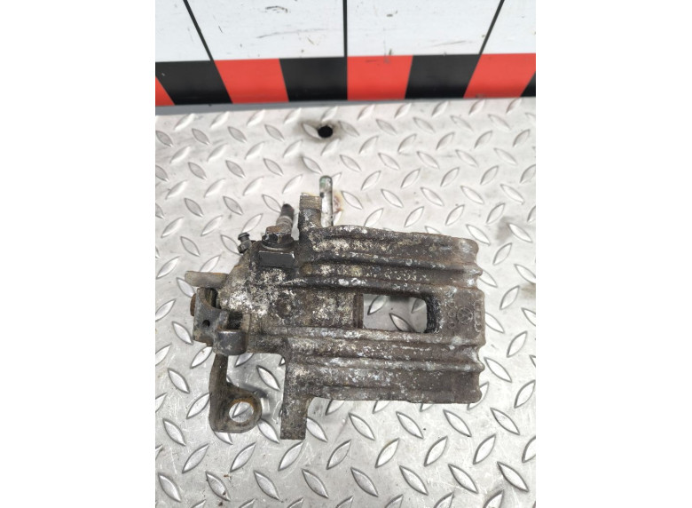 Суппорт задний правый к Volkswagen Golf, 2000г.