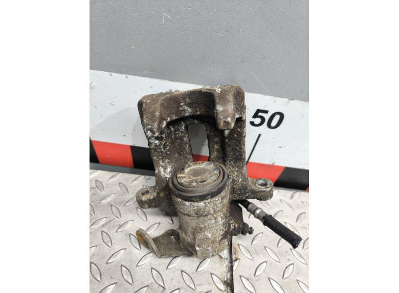 Суппорт задний правый к Volkswagen Golf, 2000г.