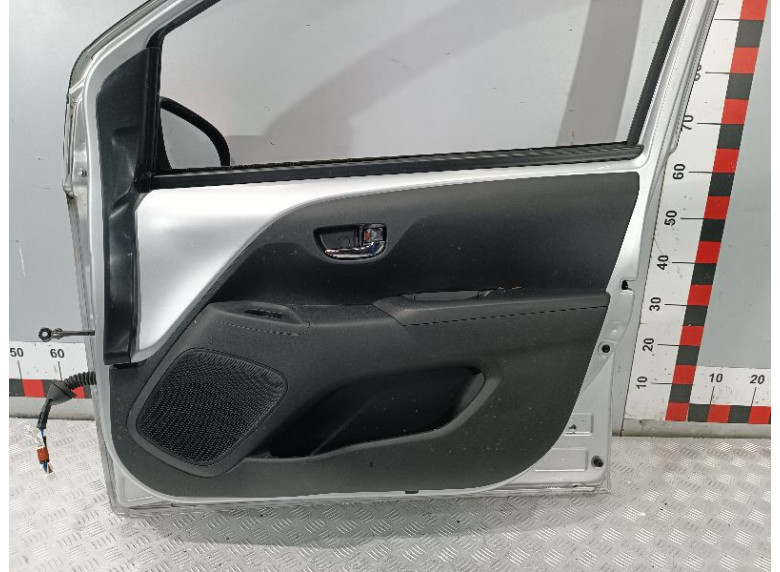 Кнопка стеклоподъемника переднего правого к Citroen C1, 2018г.