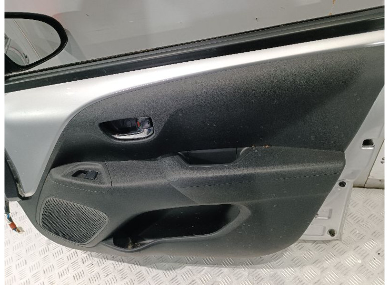 Обшивка двери передней правой (дверная карта) к Citroen C1, 2018г.