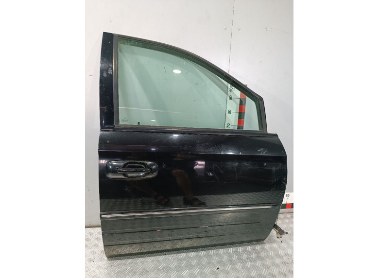 Замок двери передней правой к Chrysler Voyager, 2004г.