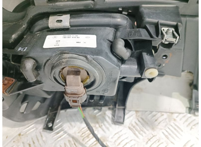 Фара противотуманная левая к Mercedes C W203, 2004г.