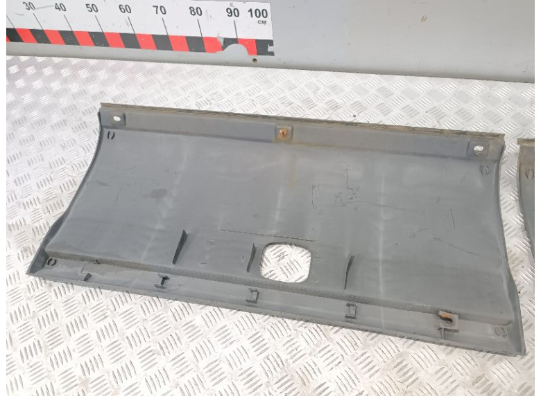 Молдинг (накладка кузовная) к Iveco Daily, 2002г.