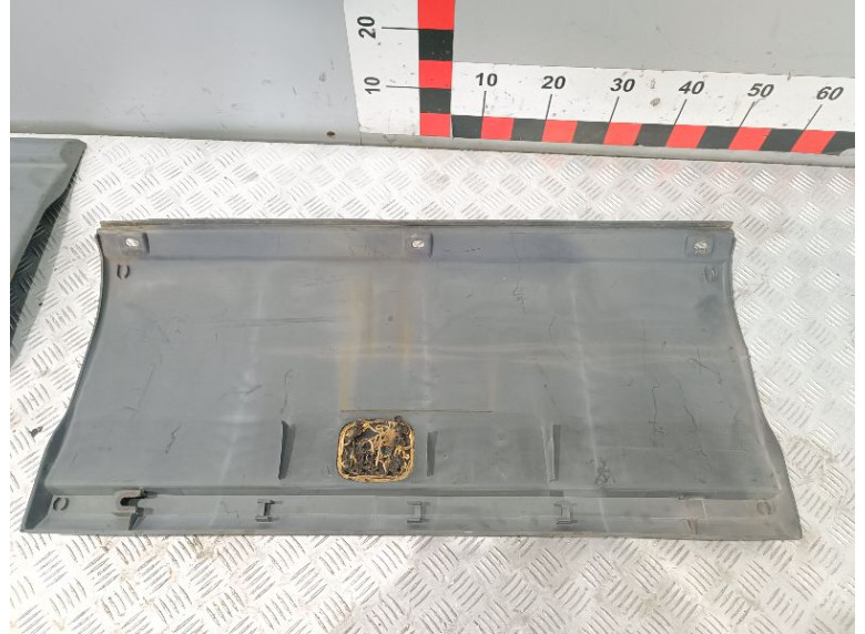 Молдинг (накладка кузовная) к Iveco Daily, 2002г.