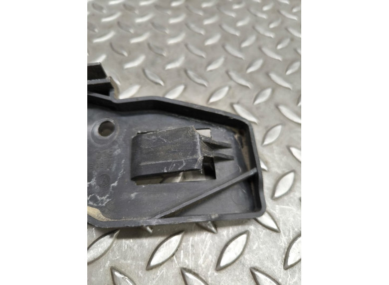 Кронштейн крепления бампера переднего к Volkswagen Passat, 2001г.