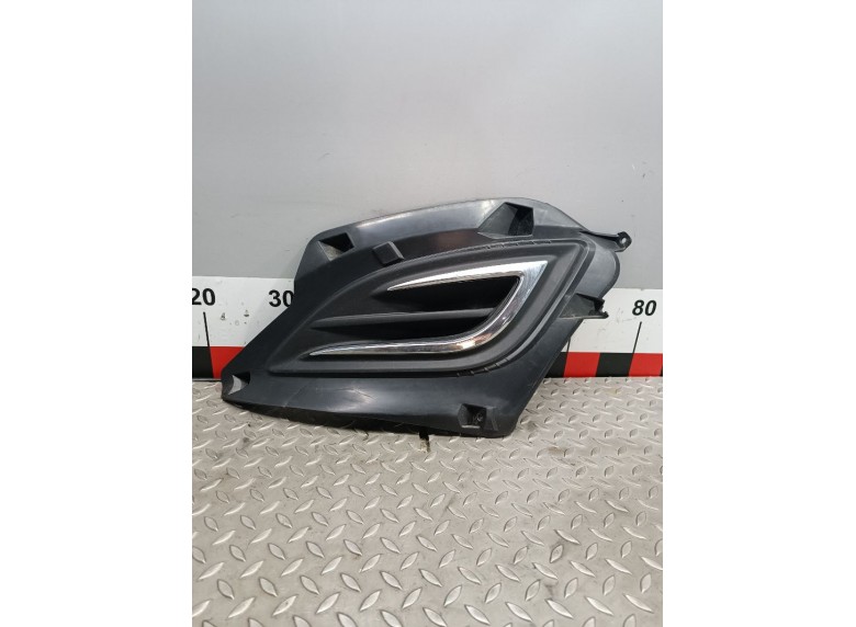 Заглушка (решетка) в бампер передний к Hyundai i20