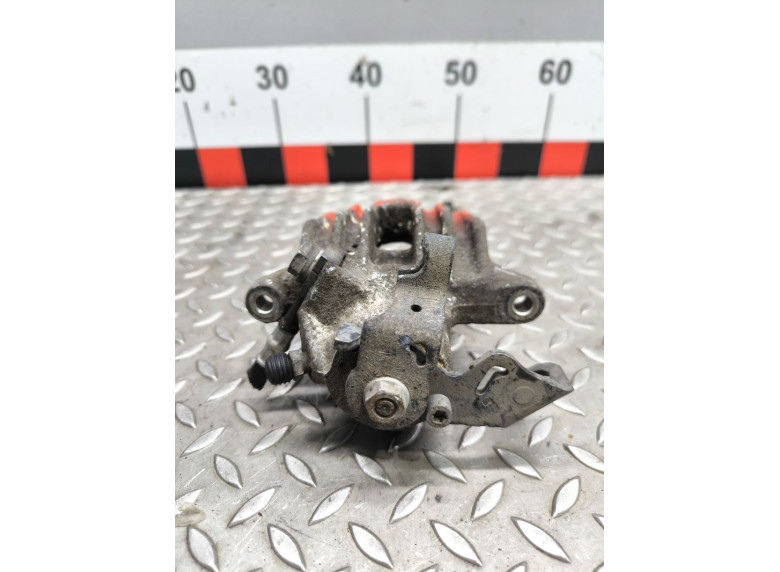 Суппорт задний правый к Volkswagen Golf, 2001г.