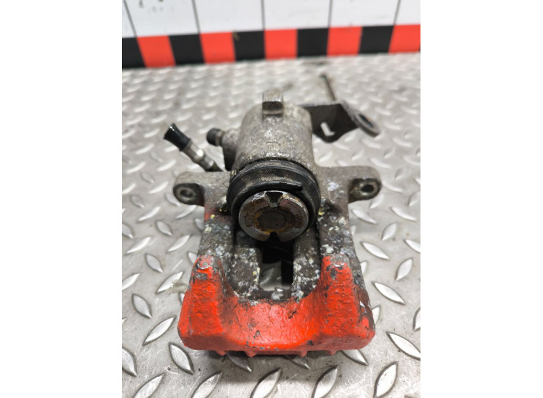 Суппорт задний правый к Volkswagen Golf, 2001г.