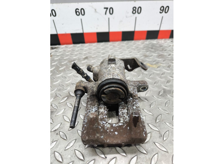 Суппорт задний правый к Volkswagen Golf, 2001г.