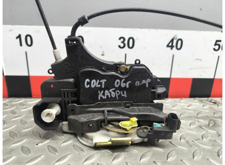 Замок двери передней правой к Mitsubishi Colt, 2006г.