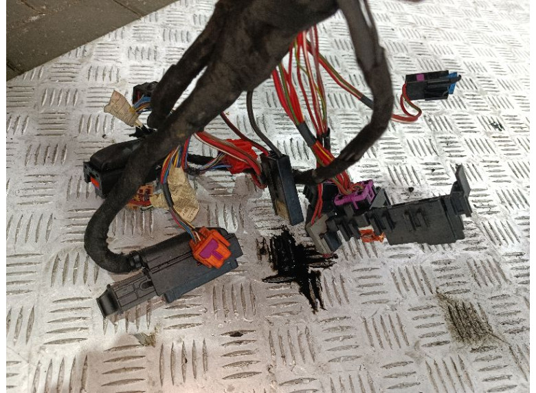 Проводка двигателя к Volkswagen Passat, 2002г.