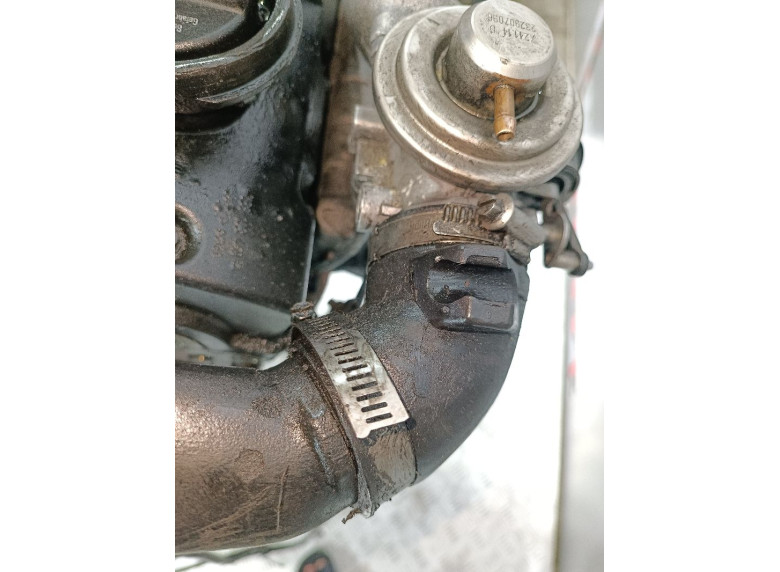 Патрубок впускного коллектора к Volkswagen Passat, 2002г.