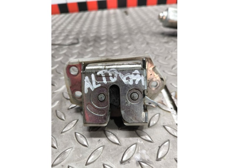 Замок багажника к Suzuki Alto