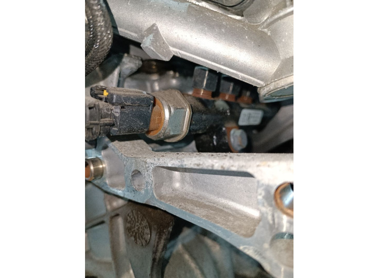 Топливная рампа к Citroen C4, 2017г.