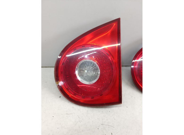 Фонарь крышки багажника правый к Volkswagen Golf, 2006г.