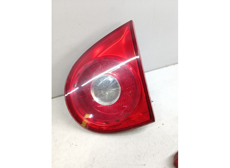 Фонарь крышки багажника правый к Volkswagen Golf, 2006г.