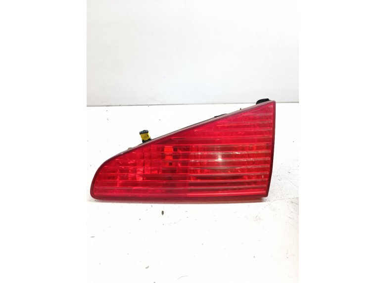 Фонарь крышки багажника правый к Peugeot 607