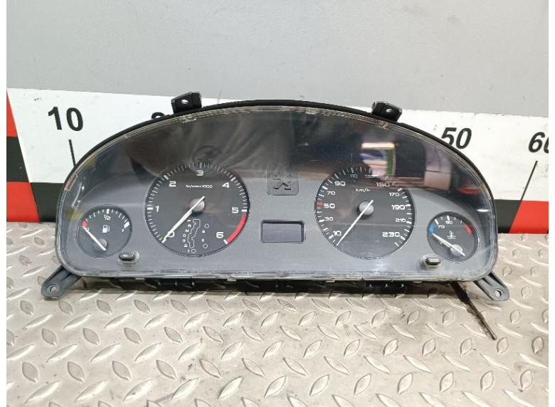 Щиток приборов (приборная панель) к Peugeot 406, 2001г.