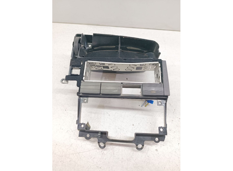 Рамка под магнитолу к Volkswagen Passat, 1995г.