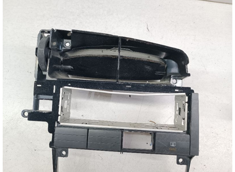 Рамка под магнитолу к Volkswagen Passat, 1995г.