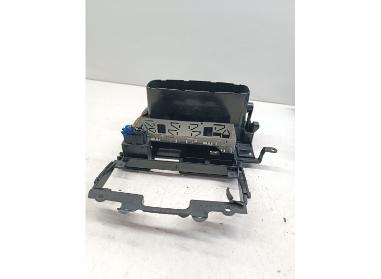 Рамка под магнитолу к Volkswagen Passat, 1995г.