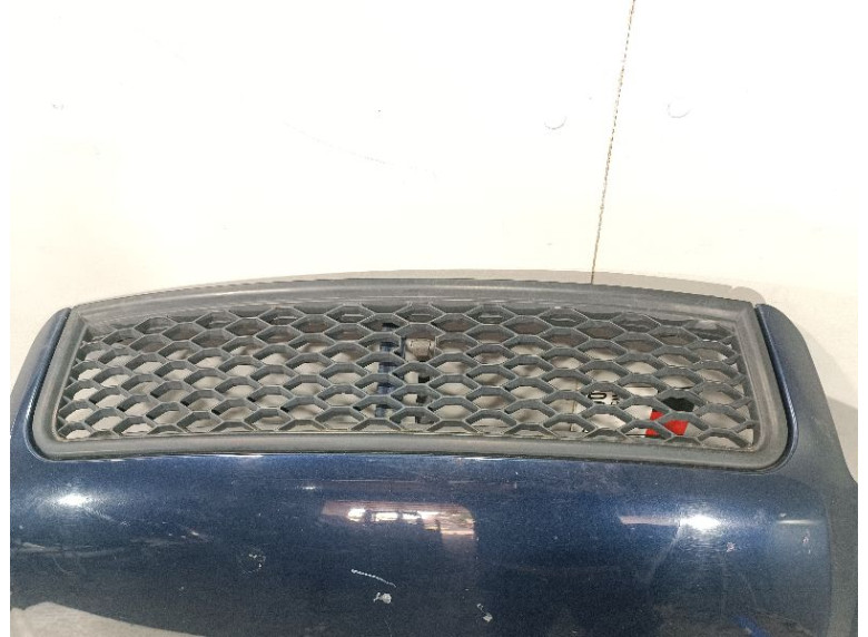 Решетка капота к Audi A4, 2003г.