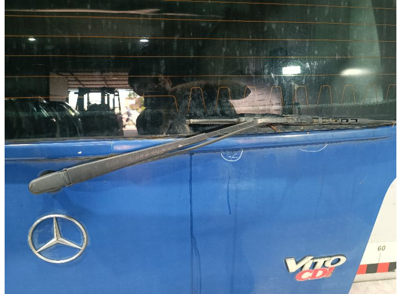 Щеткодержатель задний к Mercedes Vito W638, 2000г.