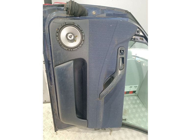 Обшивка двери передней правой (дверная карта) к Volkswagen Passat, 1994г.