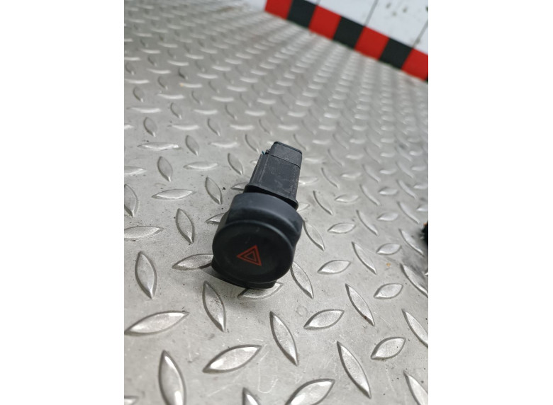 Кнопка аварийной сигнализации к Renault Sandero Stepway, 2013г.