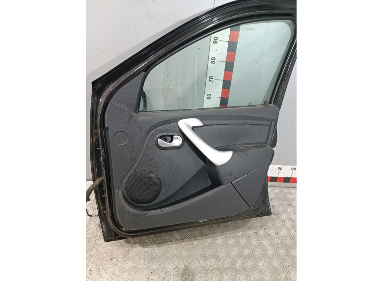 Обшивка двери передней правой (дверная карта) к Renault Sandero Stepway, 2012г.