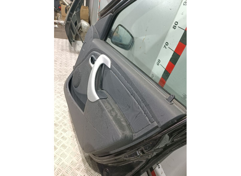 Обшивка двери передней правой (дверная карта) к Renault Sandero Stepway, 2012г.