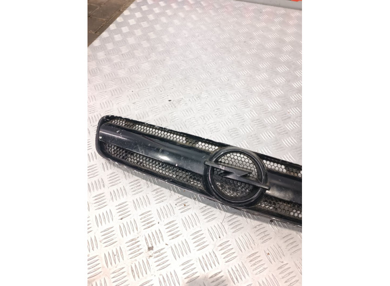 Решетка радиатора к Opel Signum, 2005г.