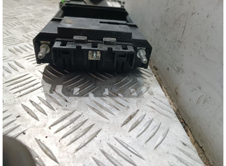 Клемма аккумулятора плюс к Клемма аккумулятора плюс к Ford Transit undefined г. Transit